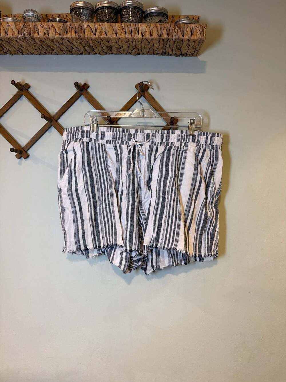 Time and Tru Women's Striped Linen Blend Pull-On Shorts, Size XL (16-18)